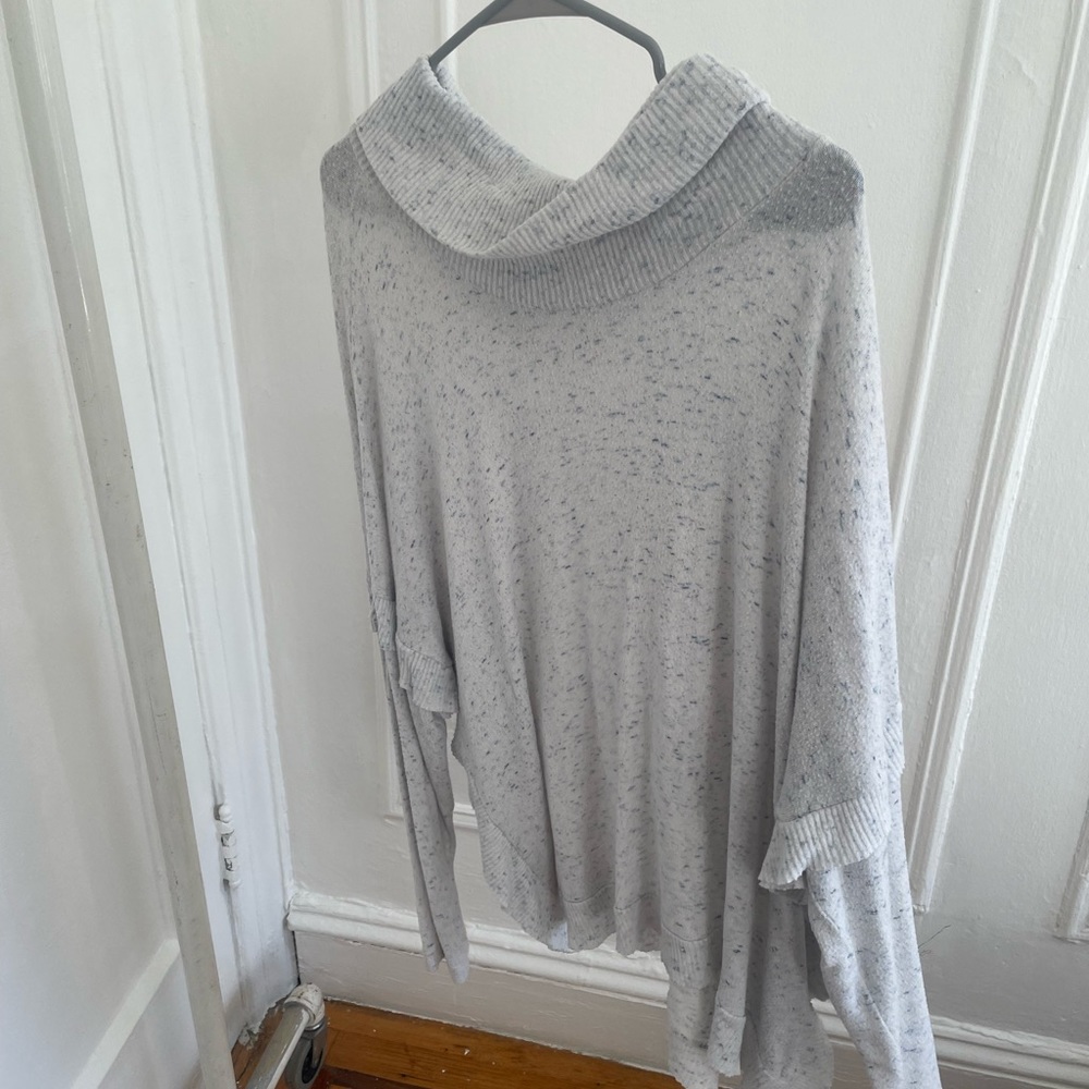Ruffled sleeve turtleneck